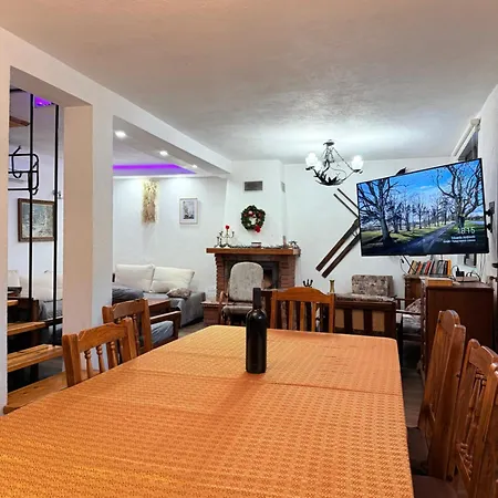 Gusto, 3km From Villa *